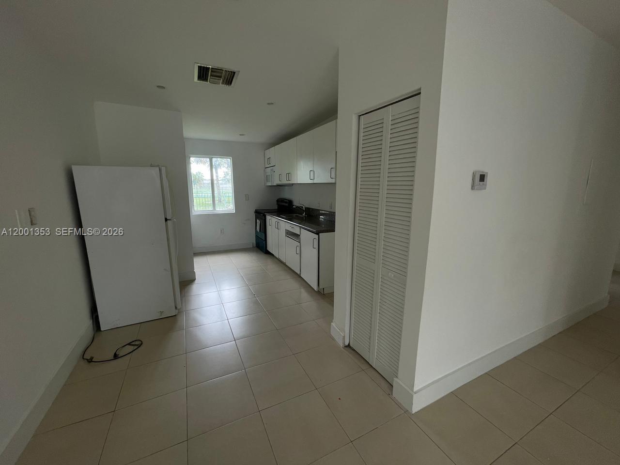 NO MIAMI EST SEC 3 - Residential Lease