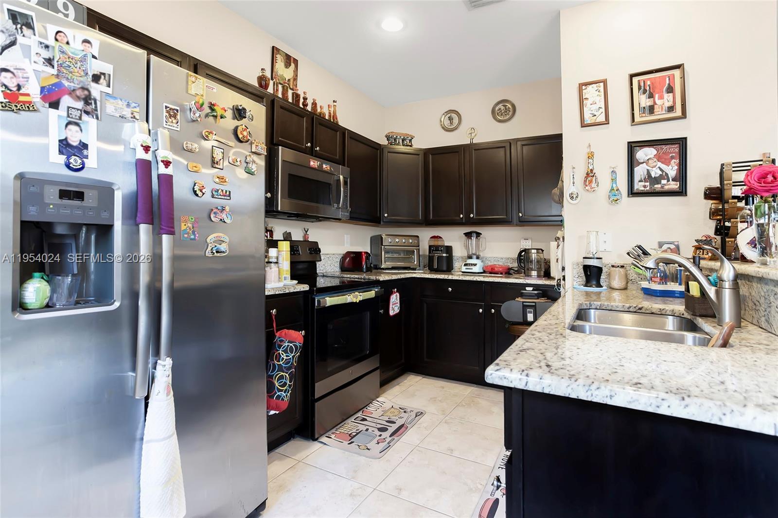 KENDALL COMMONS TOWNHOMES - Residential