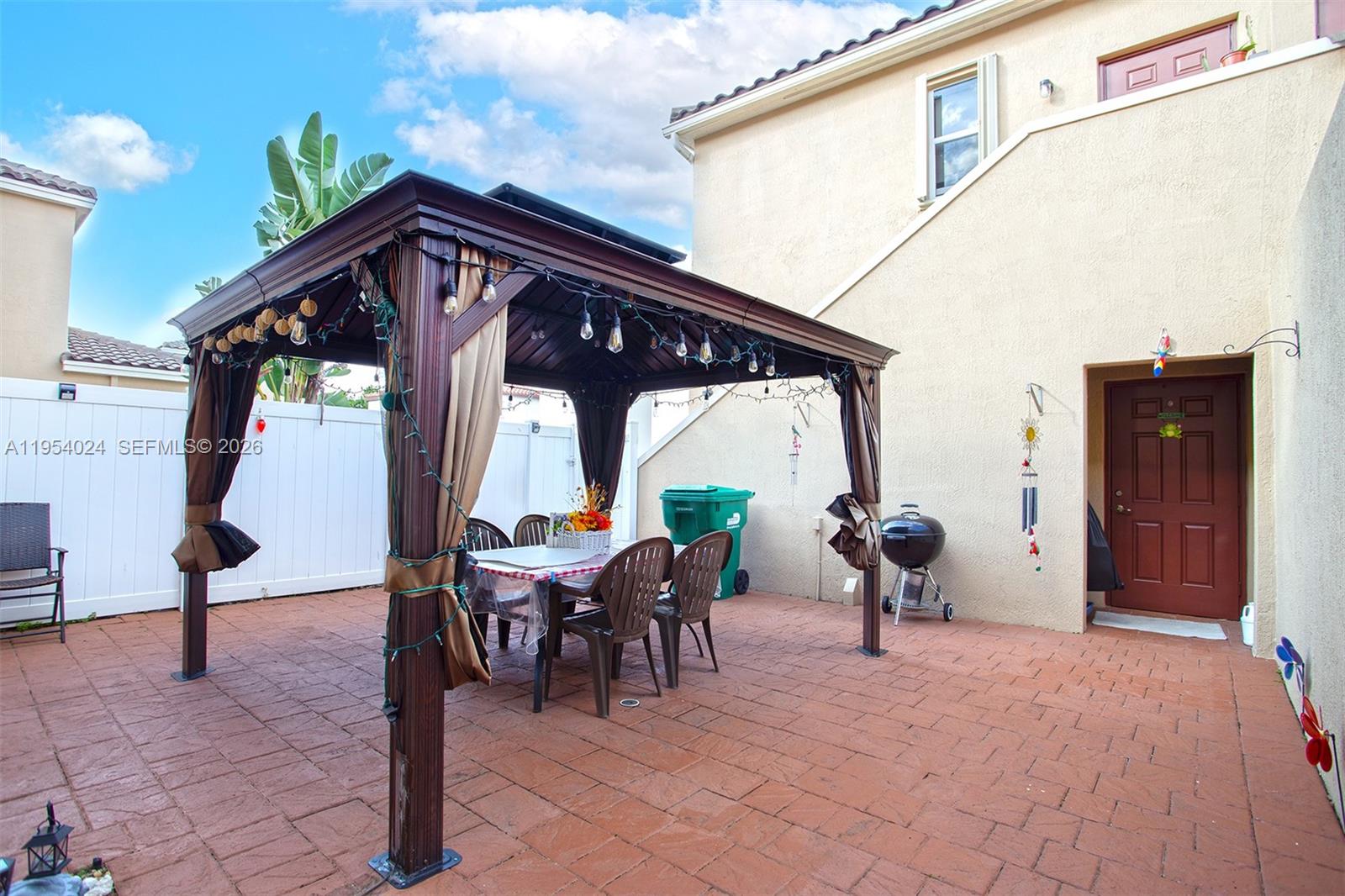 KENDALL COMMONS TOWNHOMES - Residential