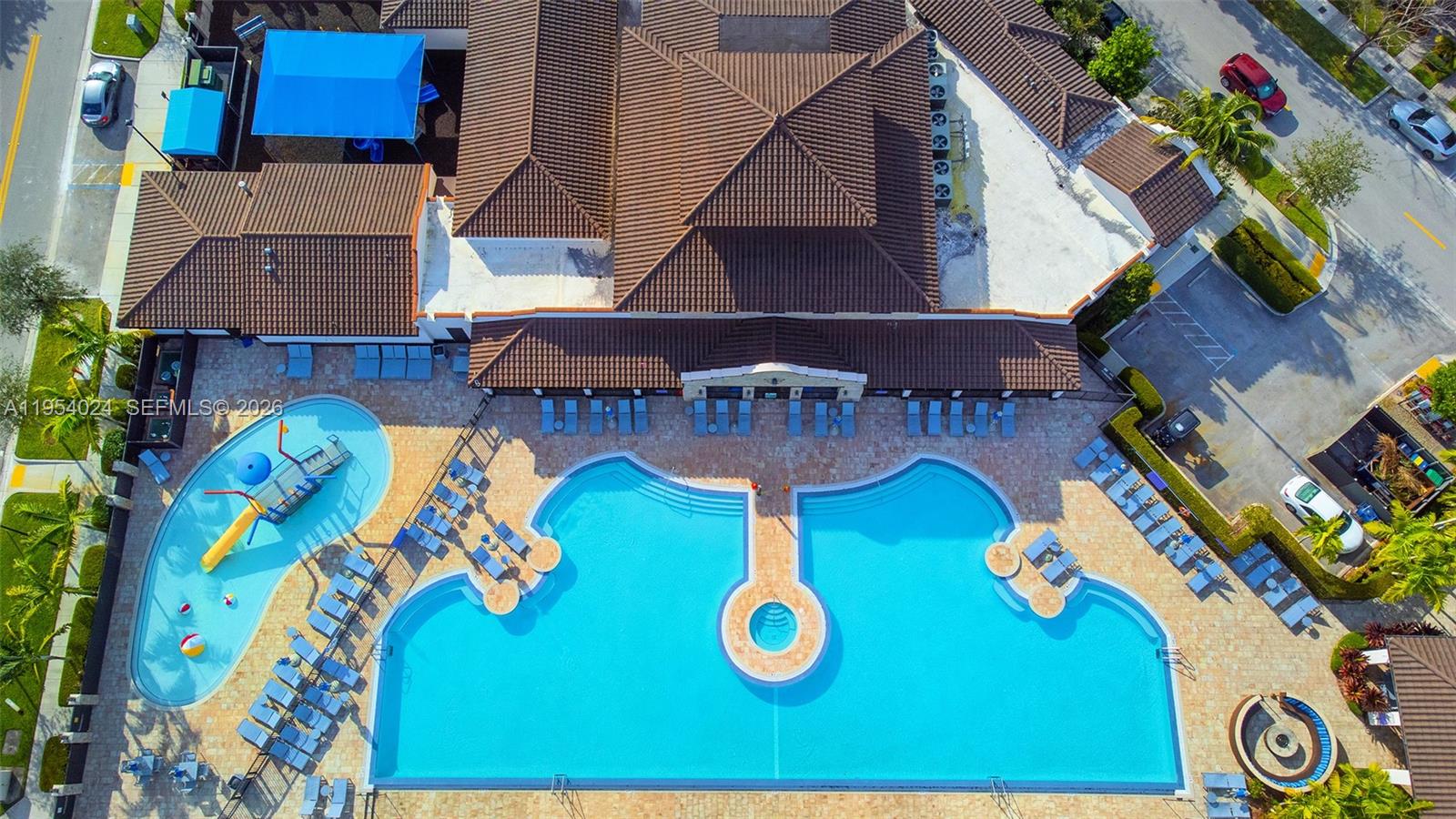 KENDALL COMMONS TOWNHOMES - Residential