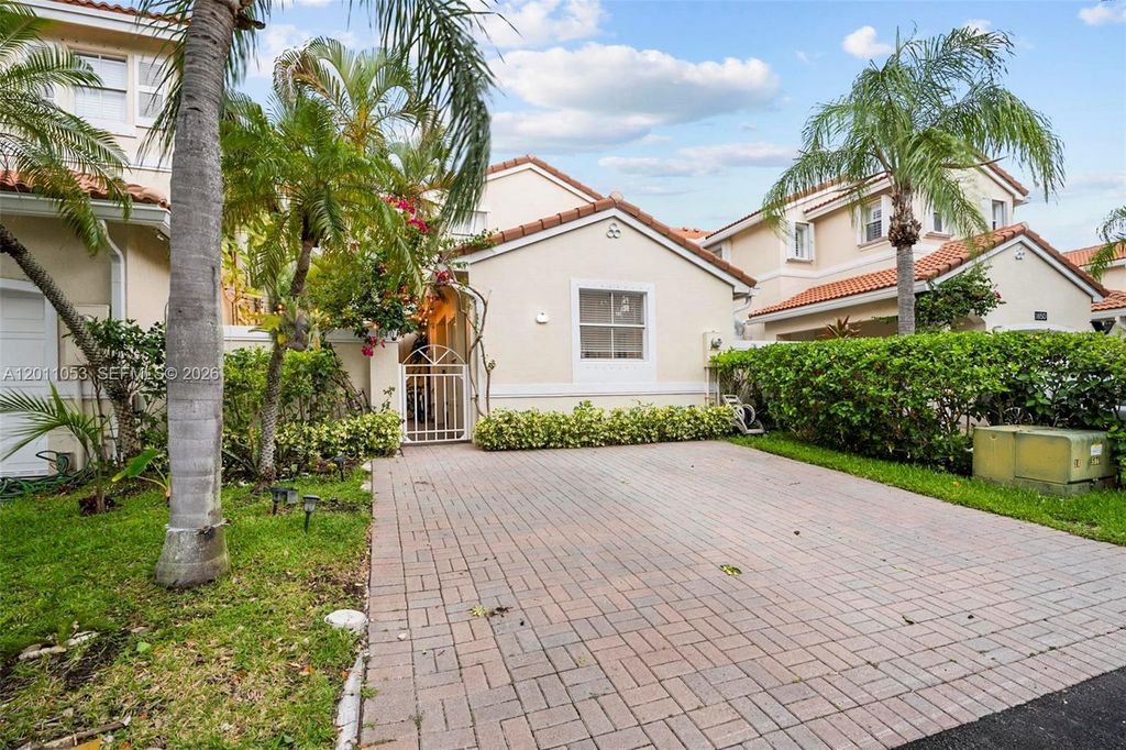 Photo of 1640 Weeping Willow Way #1640, Hollywood, FL 33019 (MLS # A12011053)
