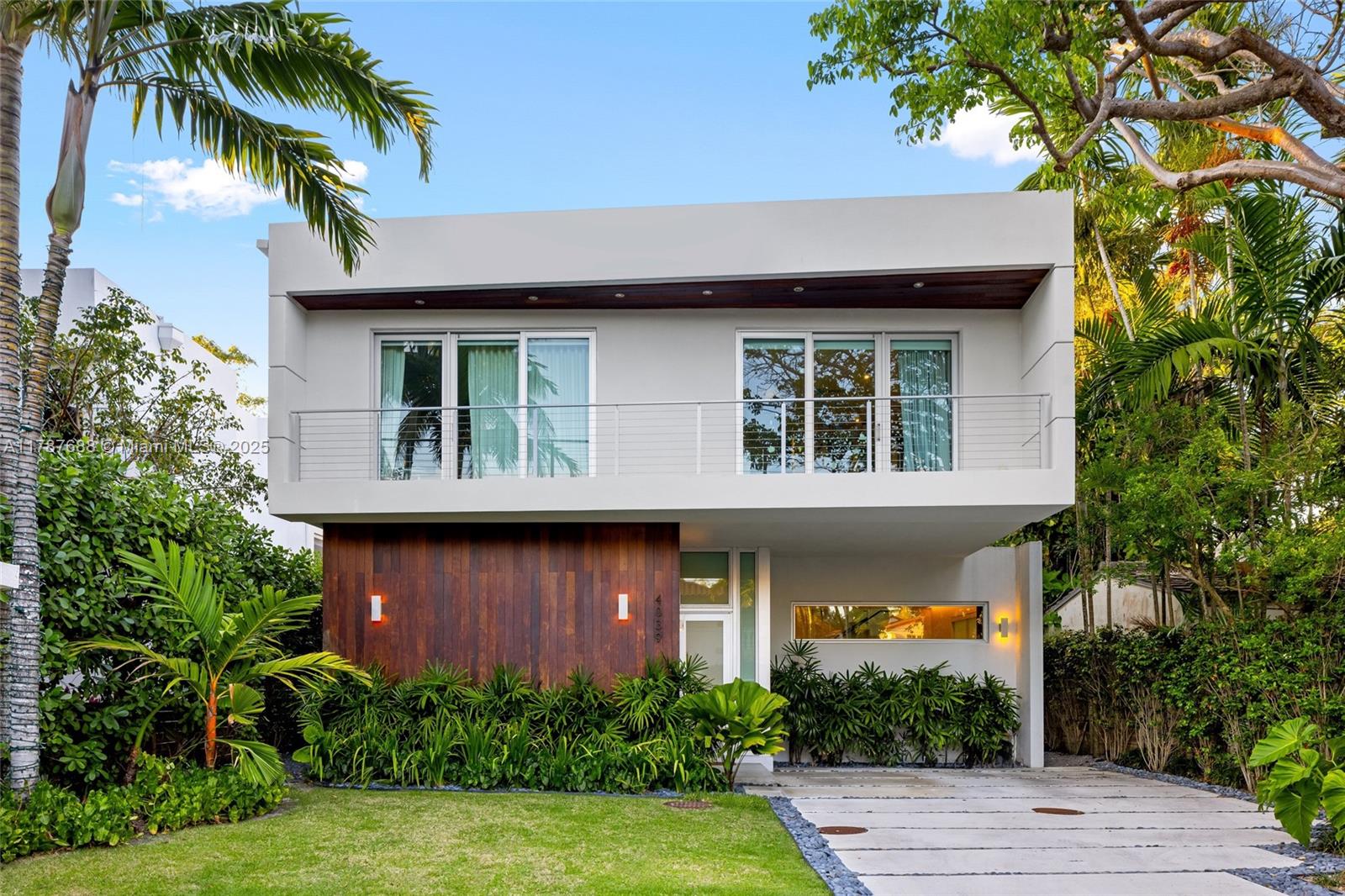 4039 Ventura Ave