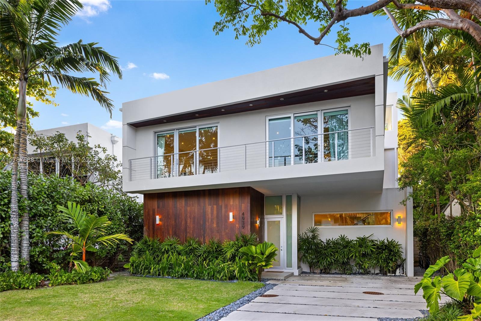 4039 Ventura Ave