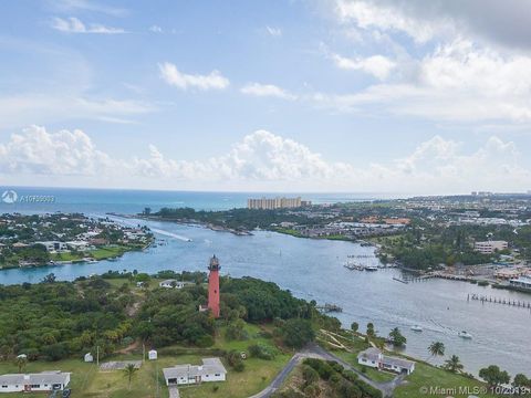 A home in Jupiter Inlet Colony