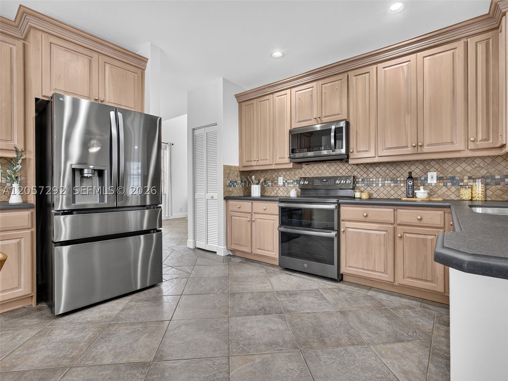 Photo of 1012 Cedar Falls Dr, Weston, FL 33327 (MLS # A12057292)