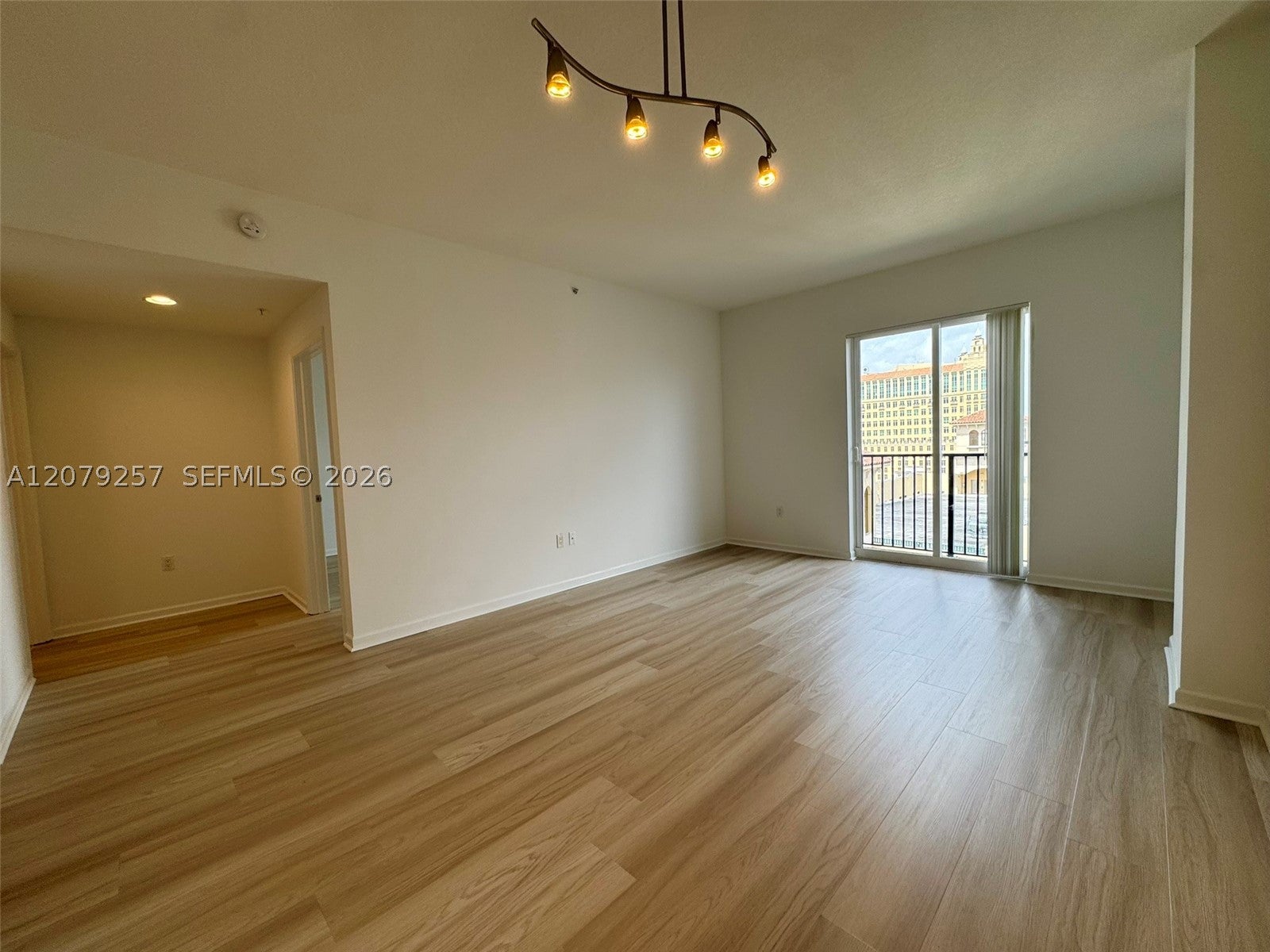 10 Aragon Ave