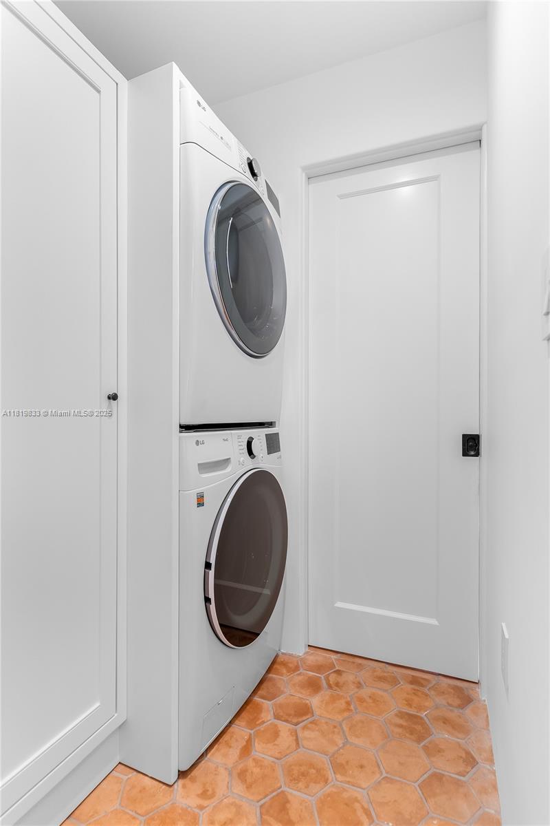 CORAL GABLES SEC E - Residential