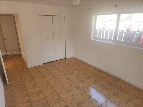 Tiny photo for 2513 Lincoln St, Hollywood, FL 33020 (MLS # A12006065)