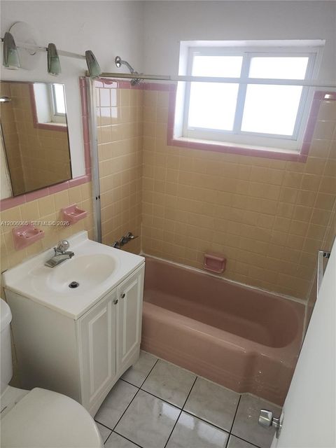 Tiny photo for 2513 Lincoln St, Hollywood, FL 33020 (MLS # A12006065)