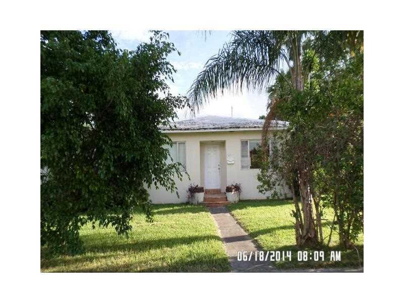 Single family 2 bedrooms and 2 baths exclusive area on Hollywood Blvd next to Young Circle few blocks from Hollywood Beach house need some minor repairs also for sale are 1631,1625 and 1619 if interested on all 4 seller can negotiate asking price can clos e fast