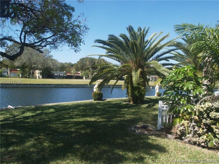 THIS OUTSTANDING,2,500 SQUARE FOOT, WELL MAINTAINED, 3/2,
 WATERFRONT HOME HAS A SPLIT BEDROOM PLAN, W/ 2CAR GARAGE, AND A NEWER ROOF AND A/C. THE OUTSTANDING FLORIDA ROOM OVERLOOKS A WIDE CANAL AND GOLF COURSE. ALL AGES WELCOME (NO HOPA).
THE PATIO HAS AN ELECTRICALLY POWERED AWNING FOR FRESH AIR AND SHADE.