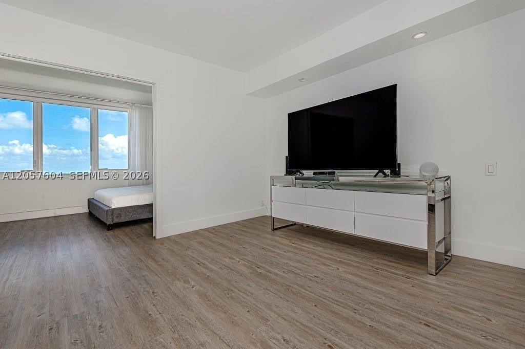 2301 Collins Ave 1528