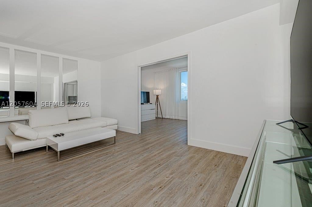 2301 Collins Ave 1528