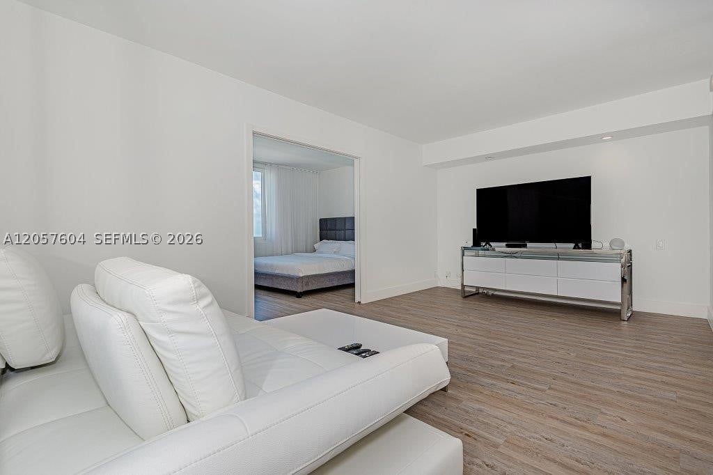 2301 Collins Ave 1528