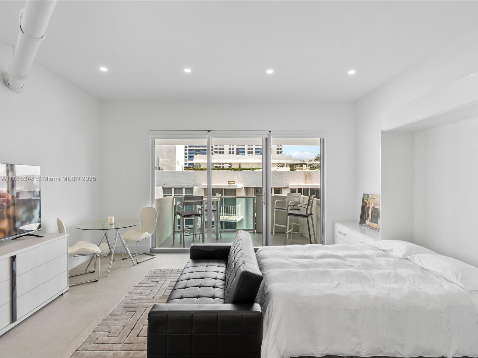 MIRADOR 1200 CONDO - Residential