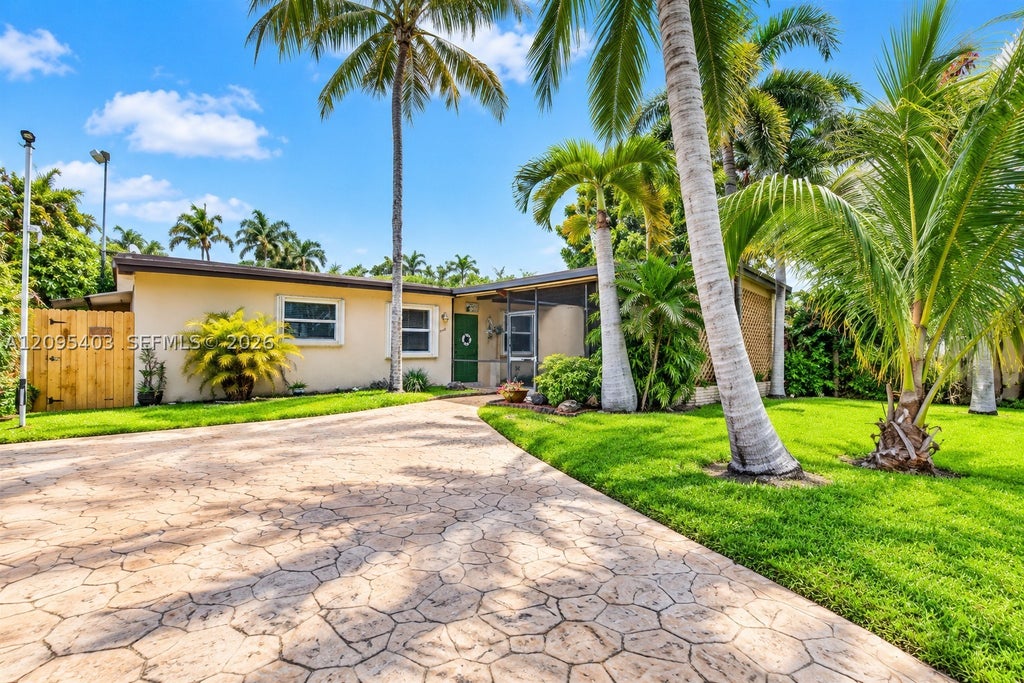 Photo of 7140 Meade St, Hollywood, FL 33024 (MLS # A12095403)
