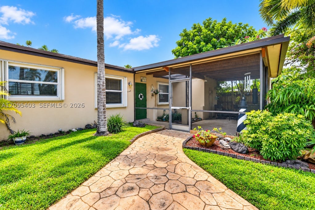 Photo of 7140 Meade St, Hollywood, FL 33024 (MLS # A12095403)