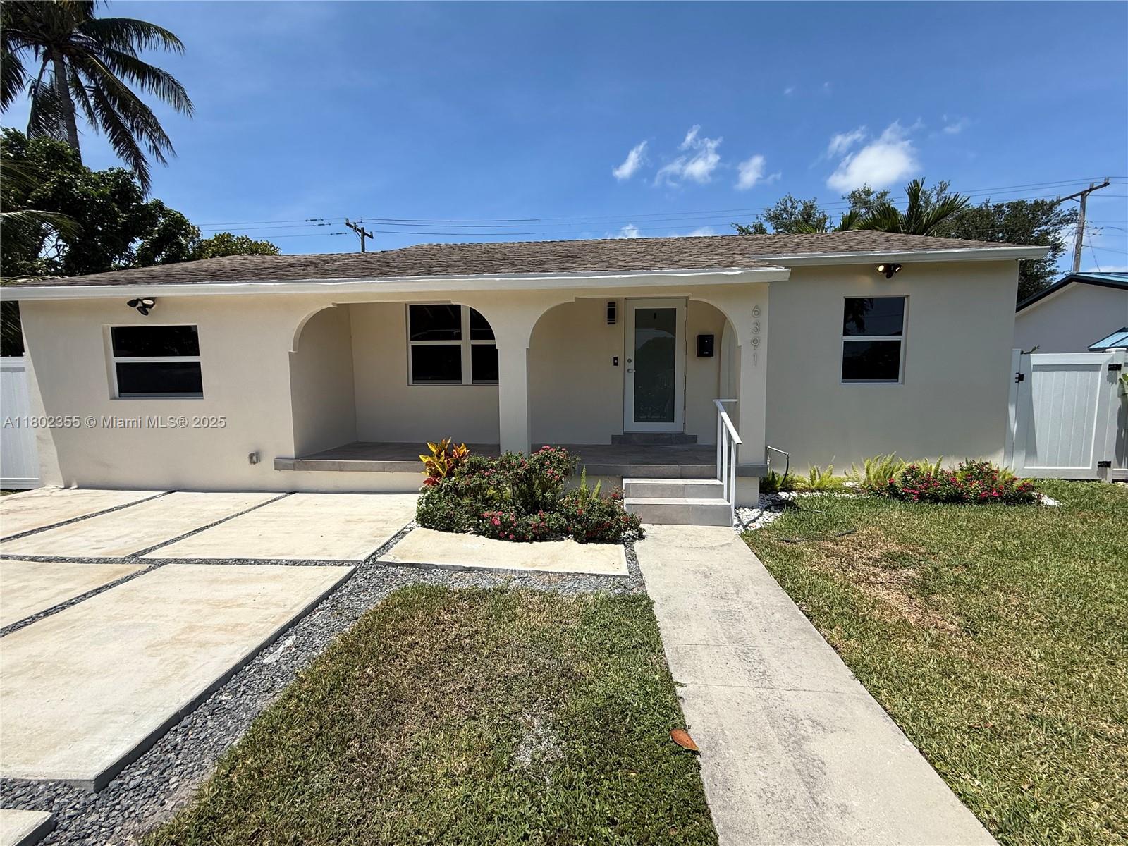 6391 Sw 39th St, Miami, Broward County, Florida - 3 Bedrooms  
2 Bathrooms - 
