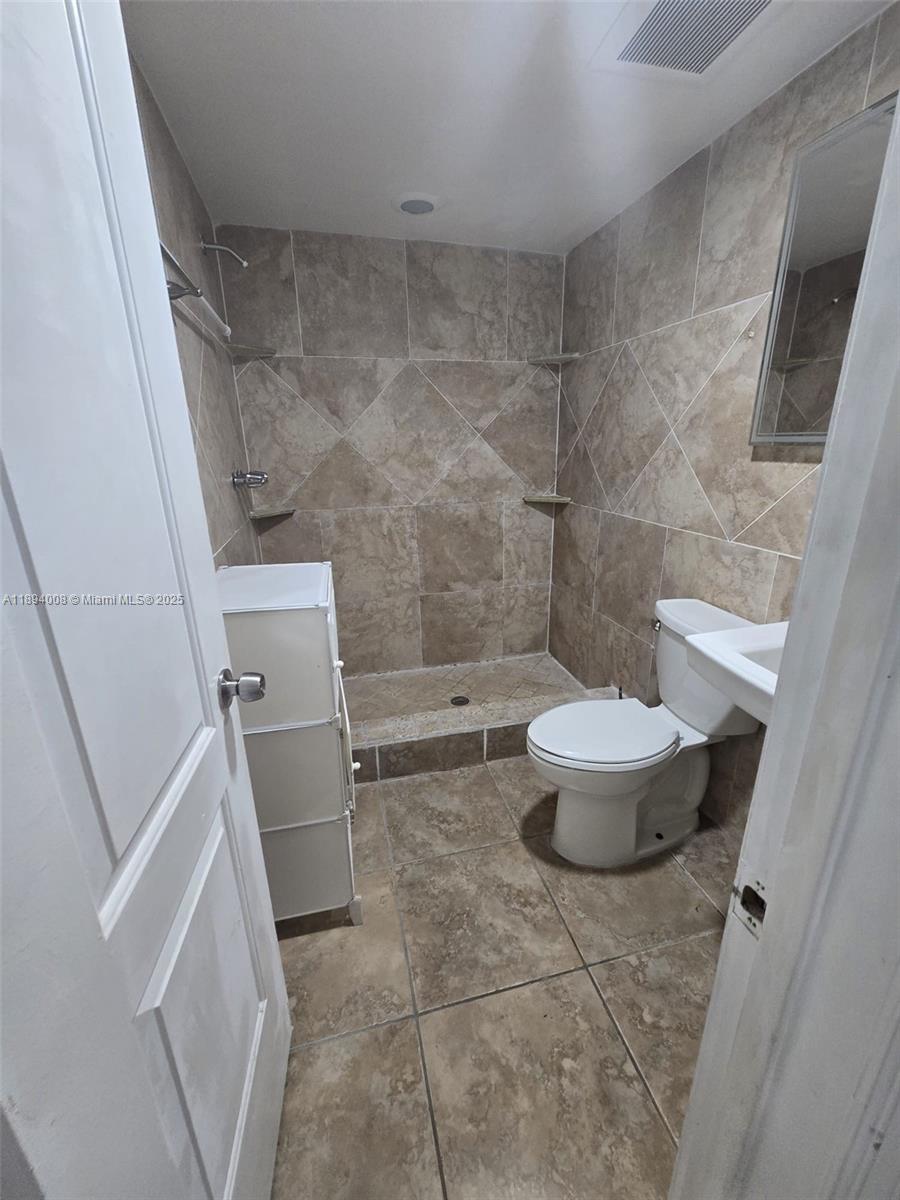MELROSE HEIGHTS - Residential Lease