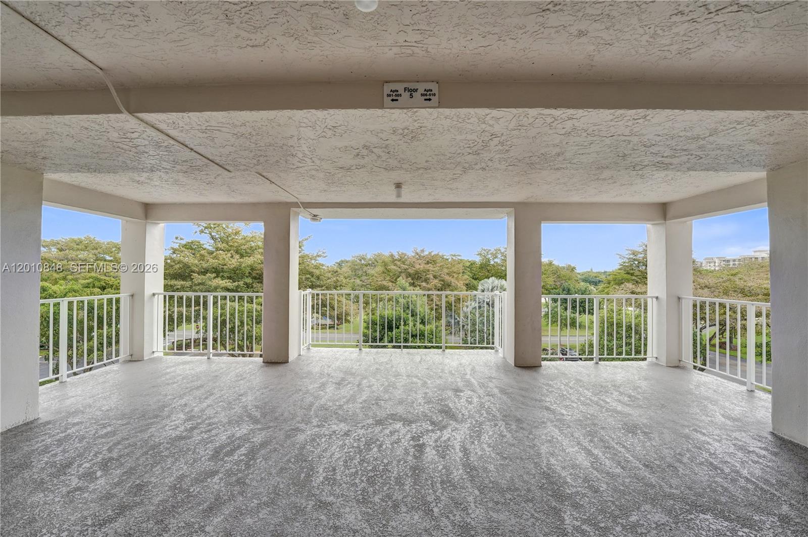 NO 61 Palm-Aire Country Cl - Residential