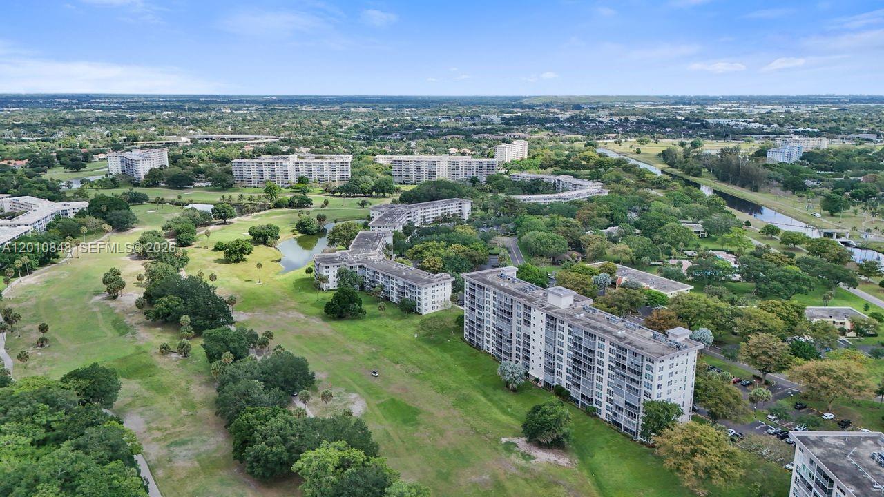 NO 61 Palm-Aire Country Cl - Residential