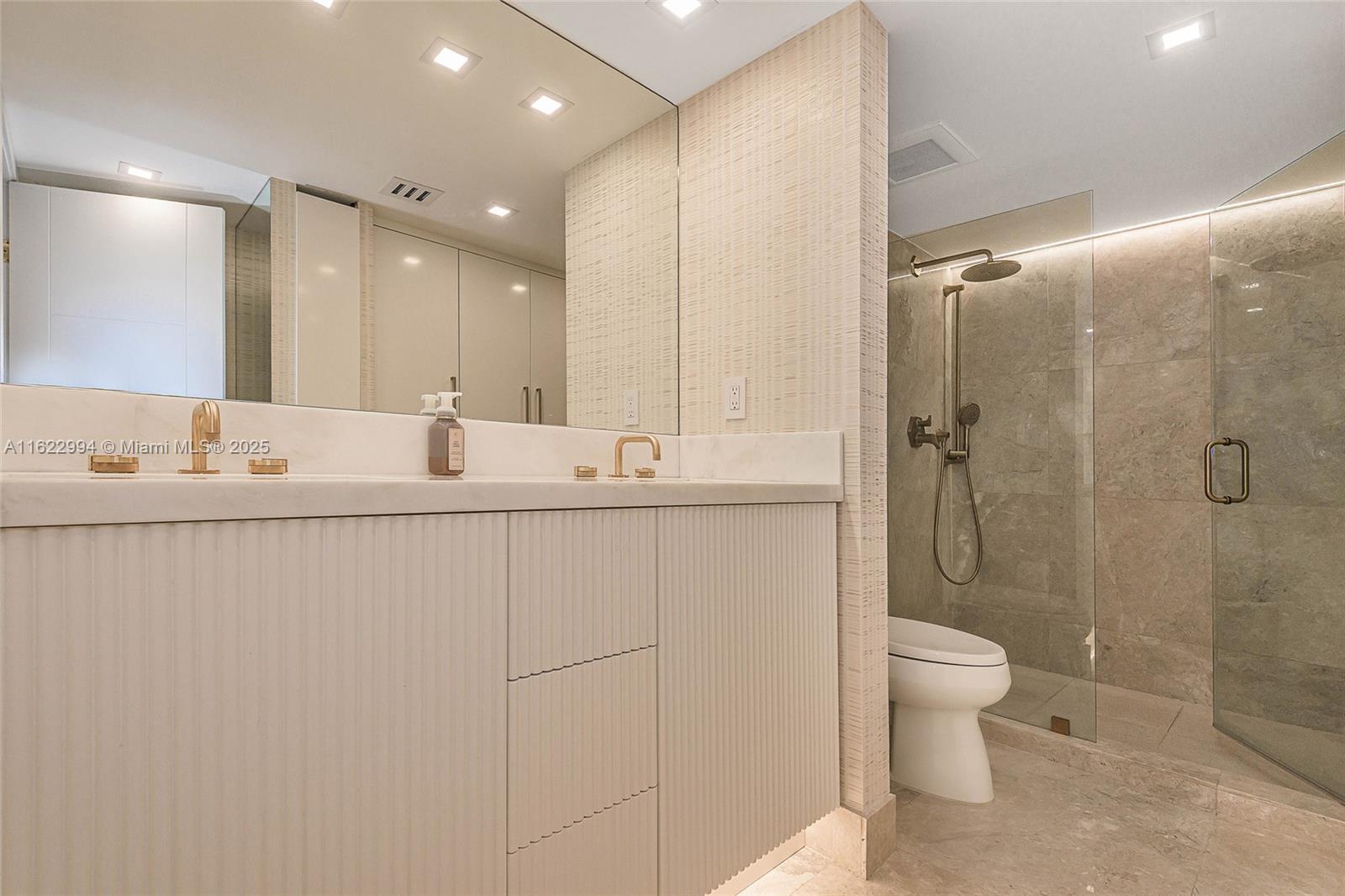 ATLANTIS ON BRICKELL COND - Residential