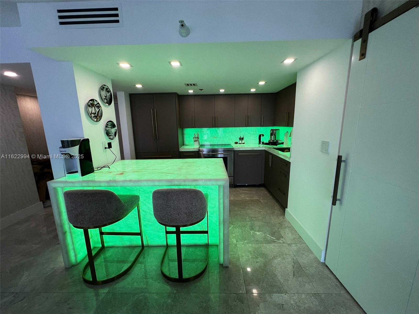 ATLANTIS ON BRICKELL COND - Residential