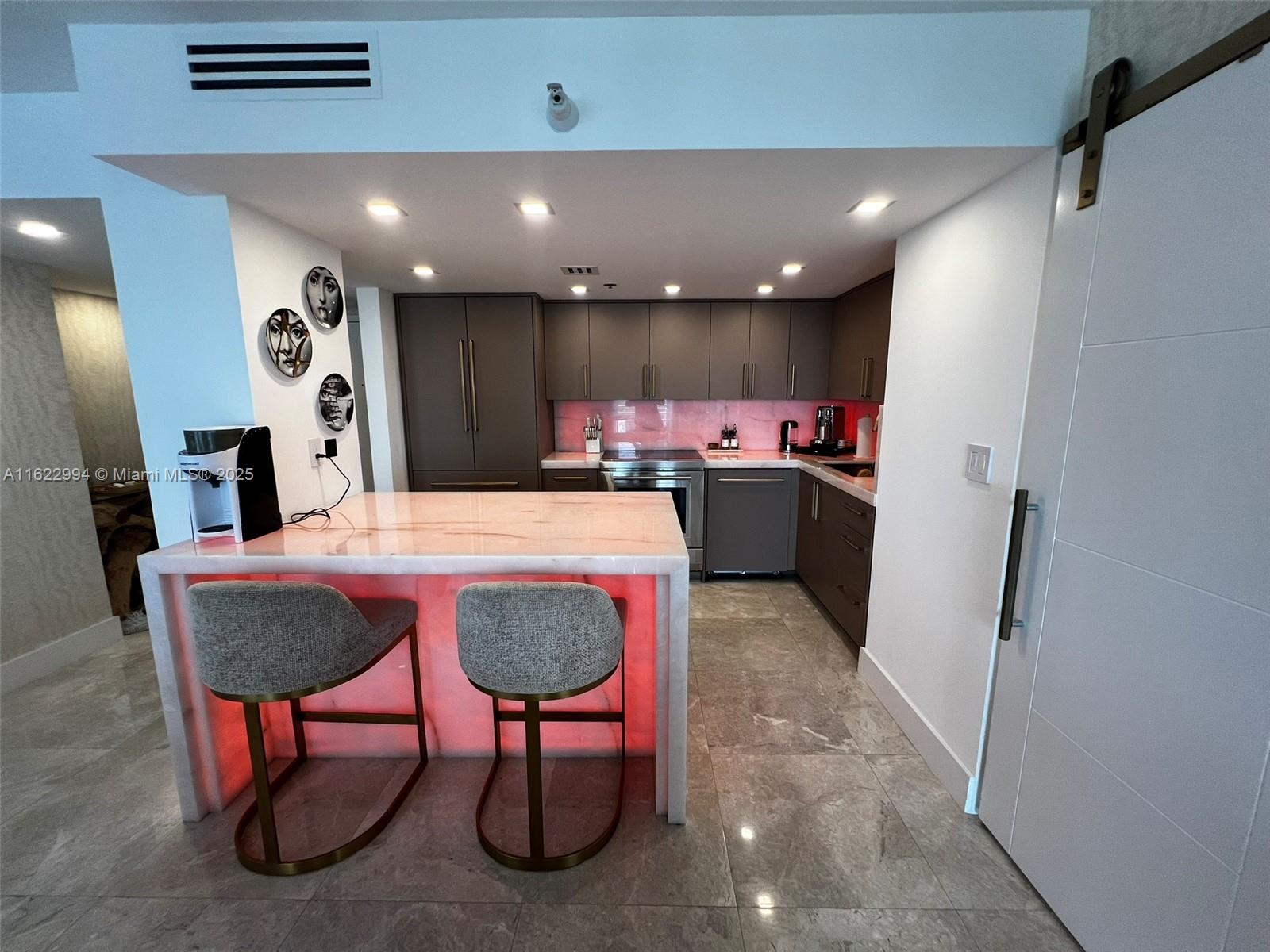 ATLANTIS ON BRICKELL COND - Residential