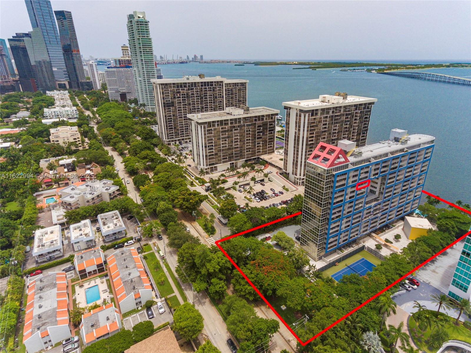 ATLANTIS ON BRICKELL COND - Residential