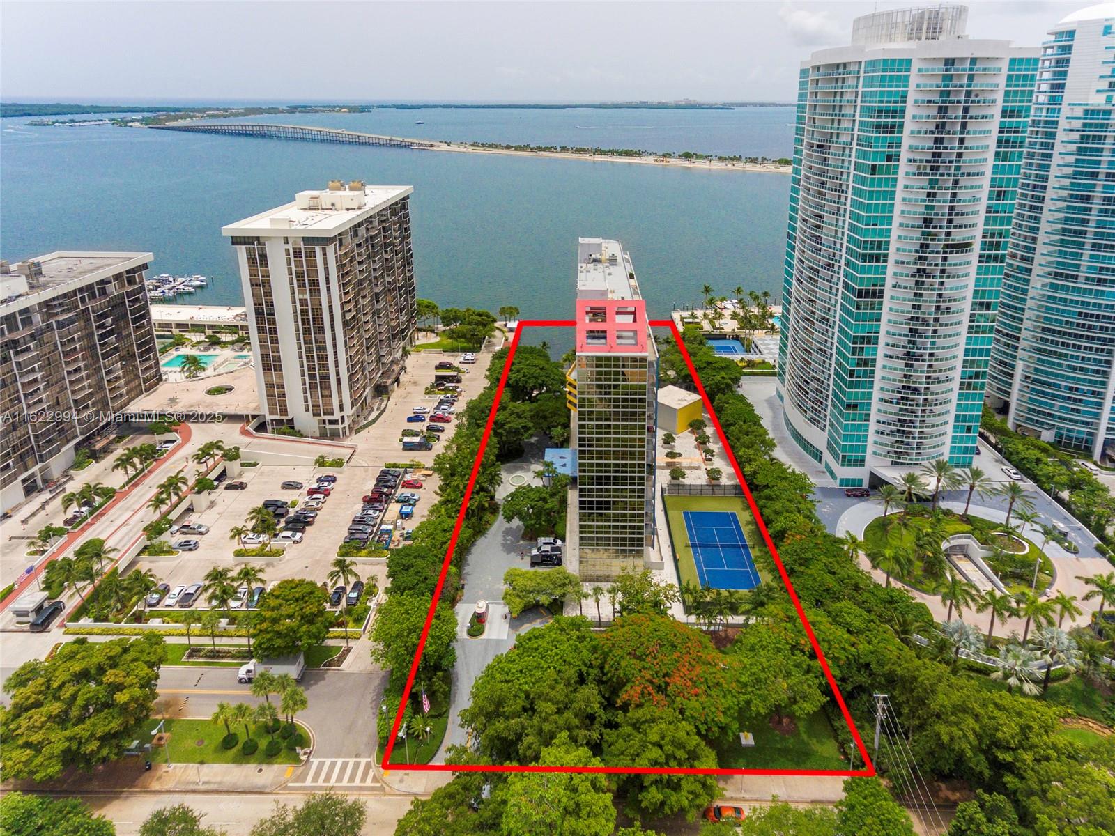 ATLANTIS ON BRICKELL COND - Residential