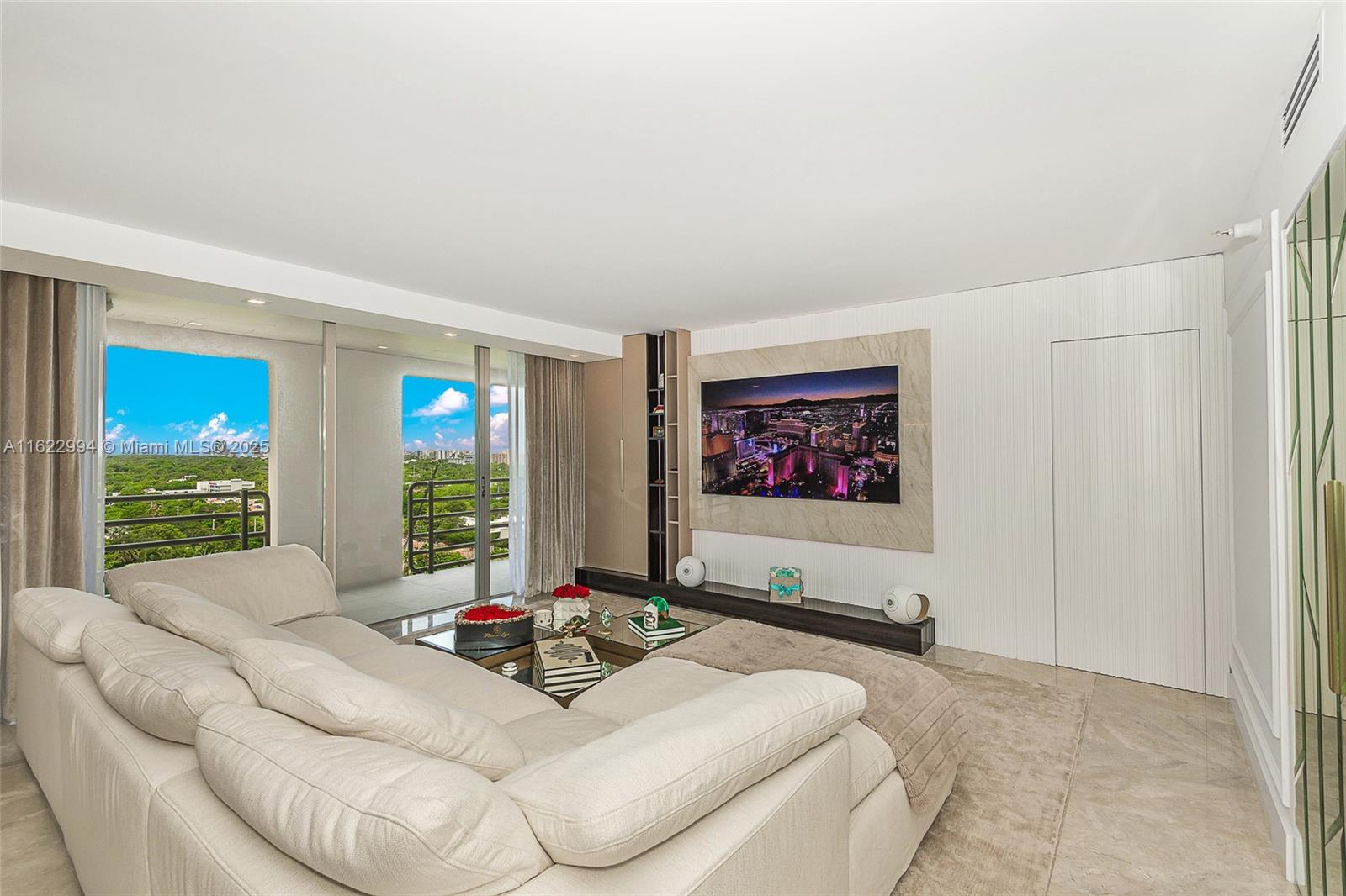 ATLANTIS ON BRICKELL COND - Residential