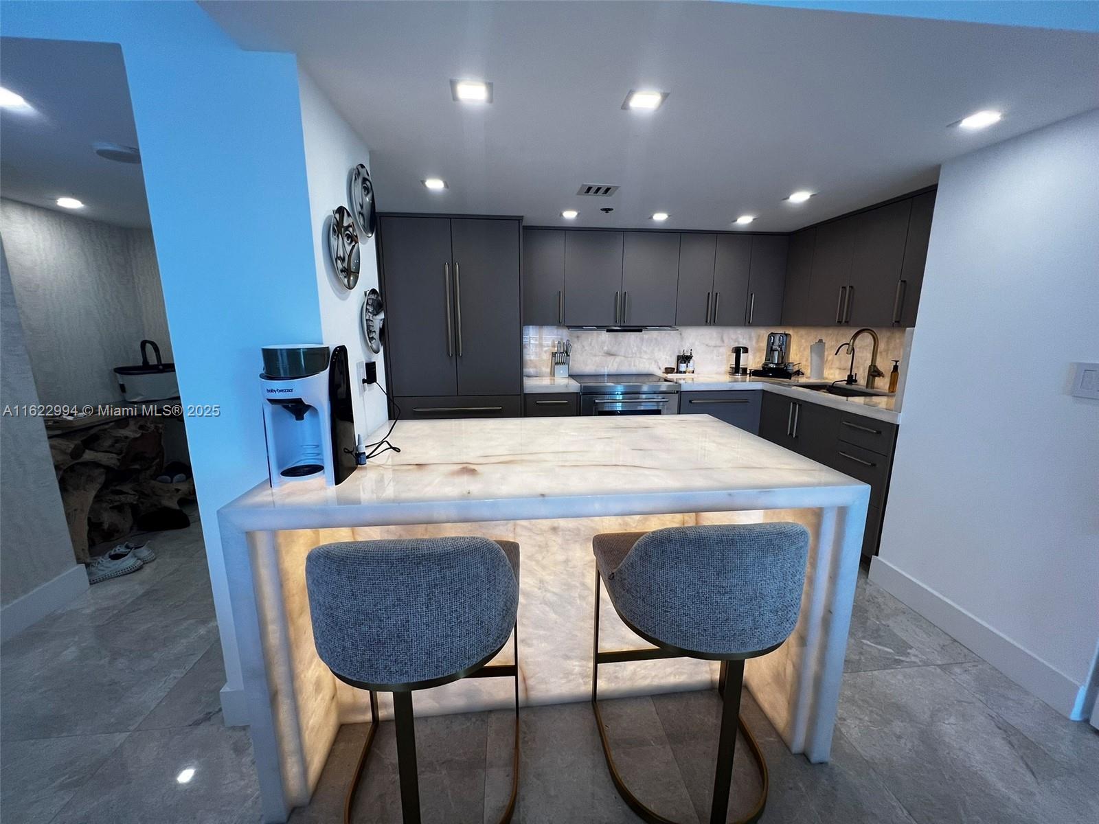 ATLANTIS ON BRICKELL COND - Residential
