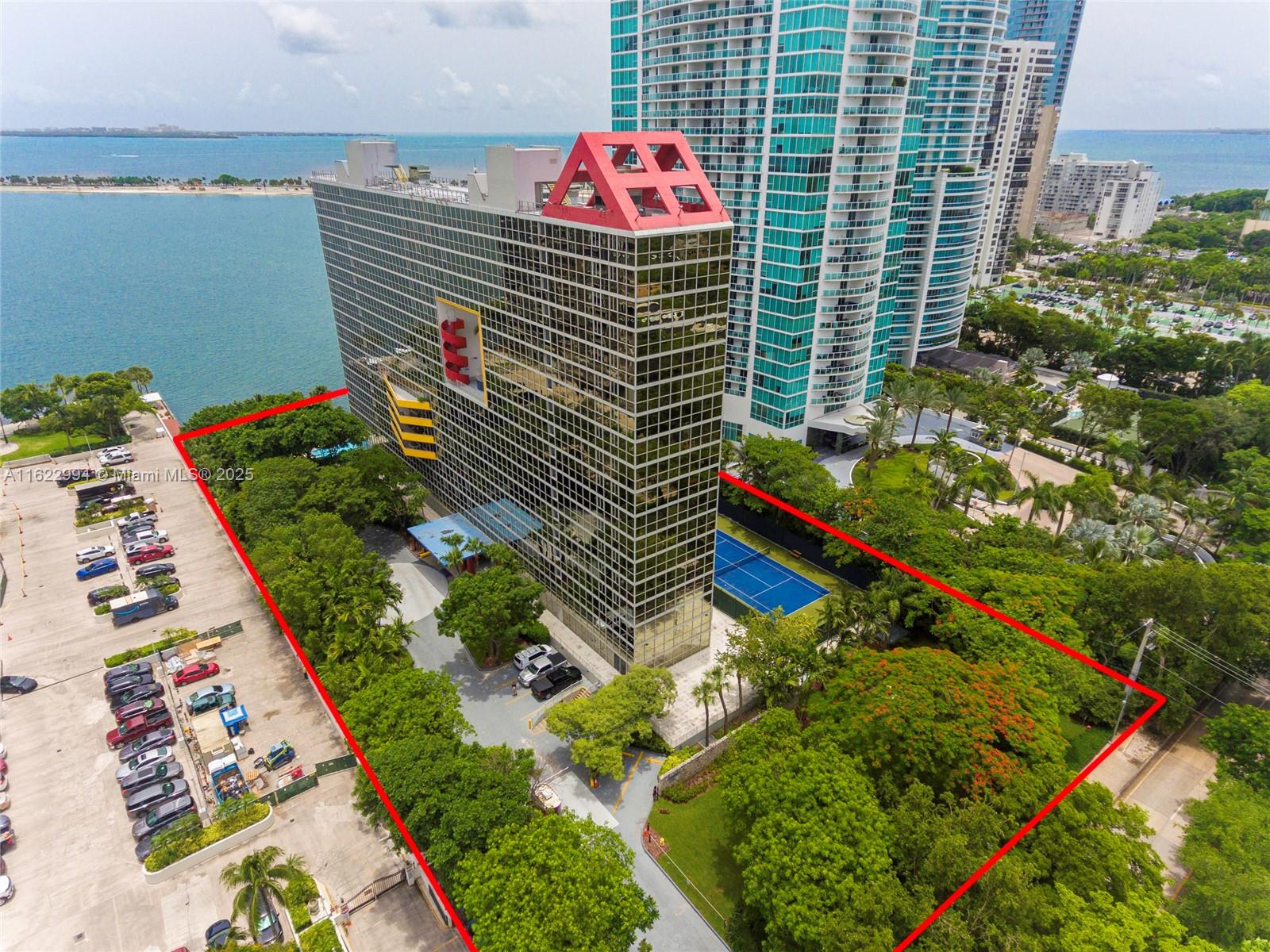 ATLANTIS ON BRICKELL COND - Residential