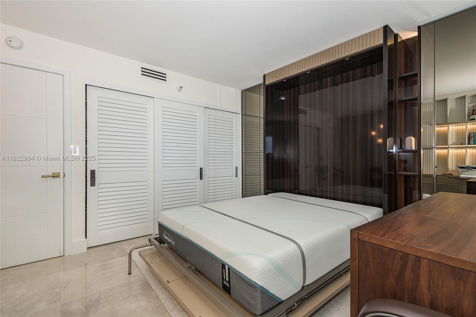 ATLANTIS ON BRICKELL COND - Residential