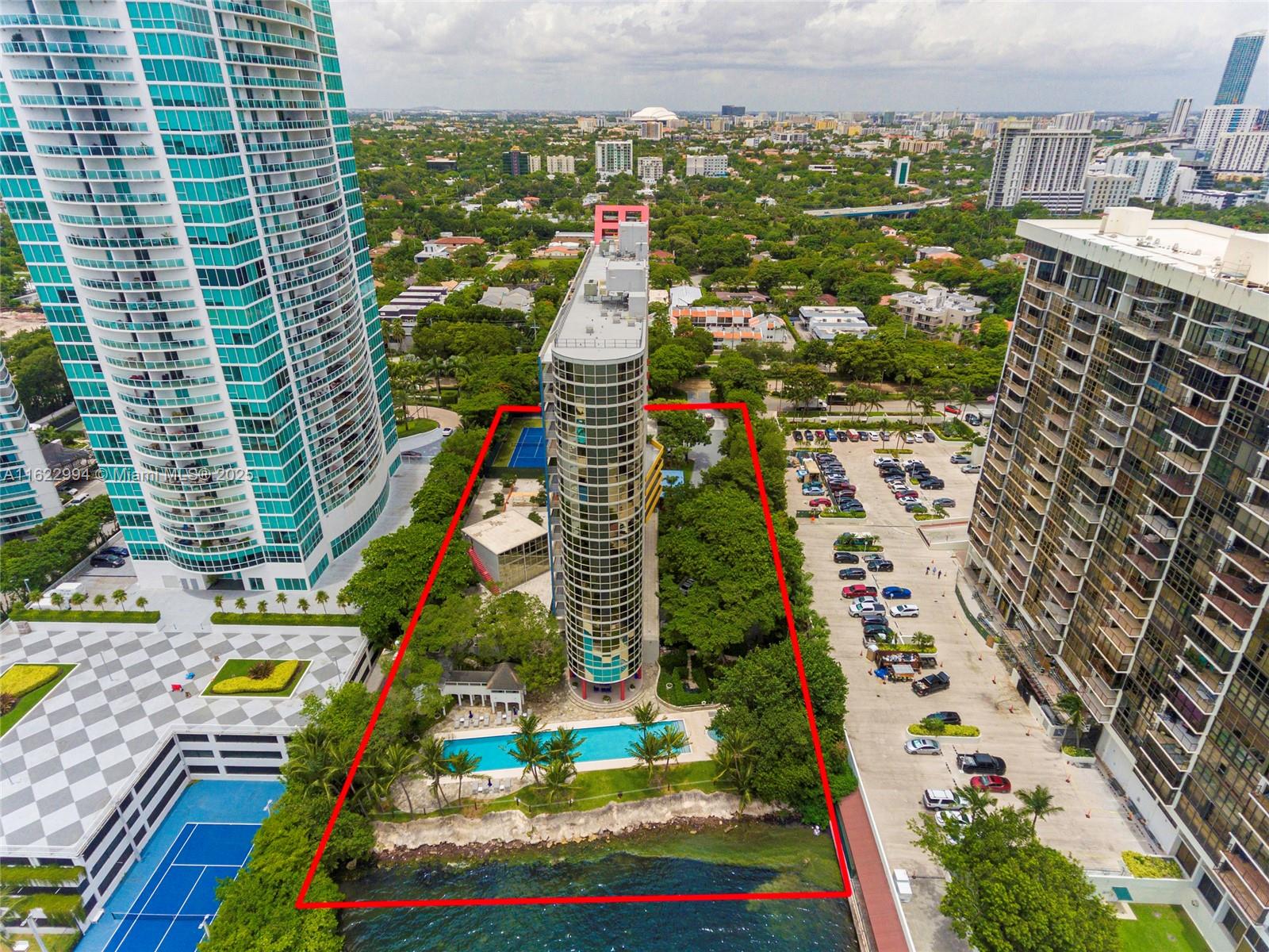 ATLANTIS ON BRICKELL COND - Residential