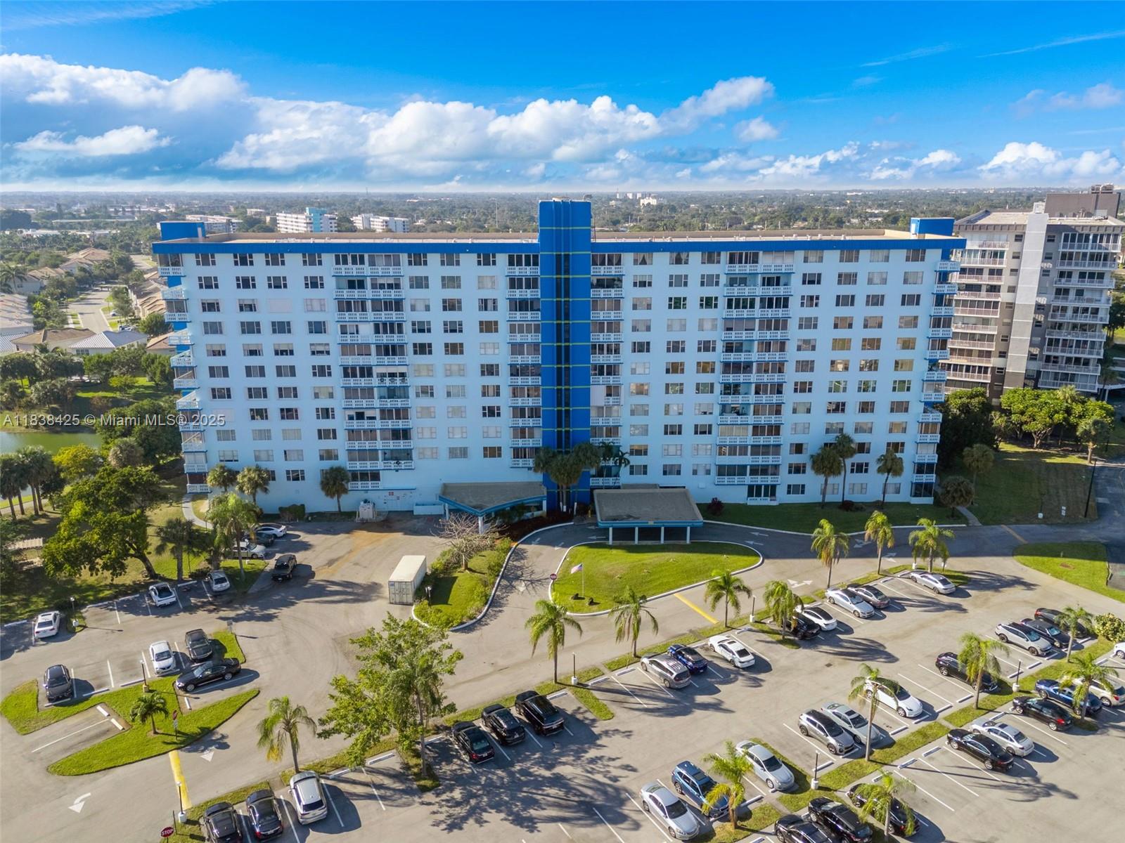 4001 Hillcrest Dr 812, Hollywood, FL, 33021/$200,000 1 4001 Hillcrest Dr 812