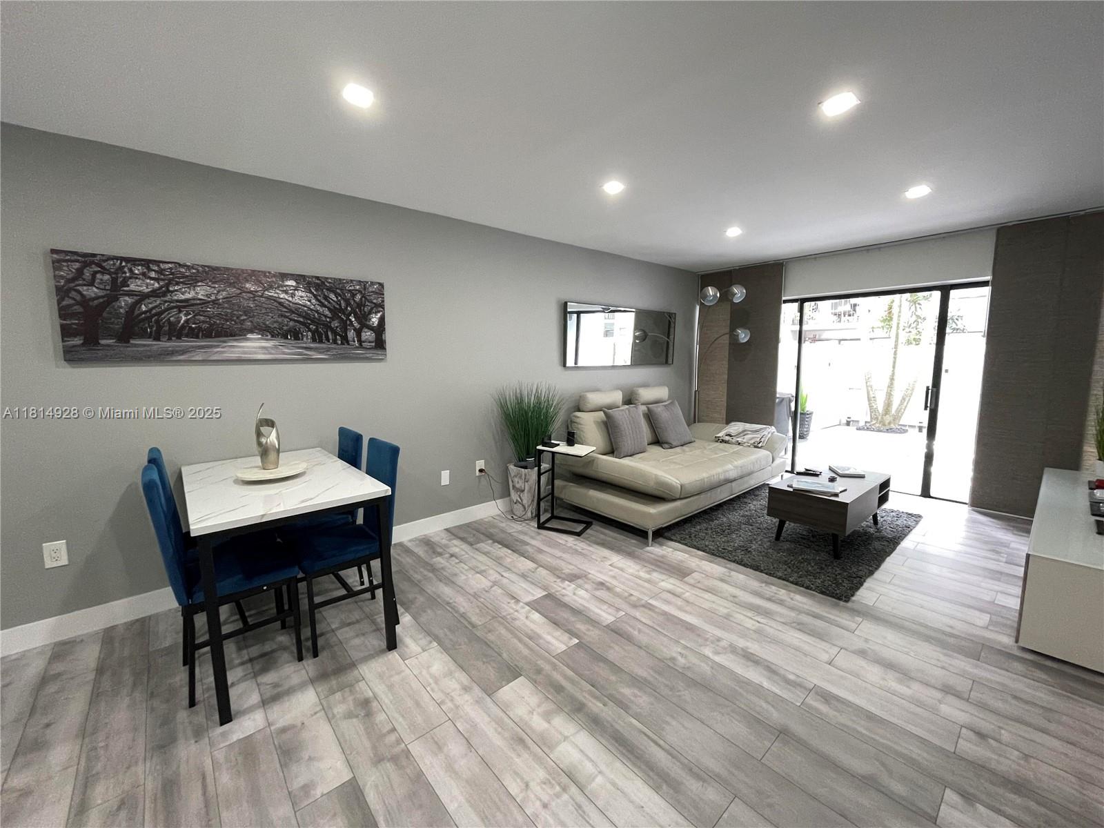 VILLA GRANDE CONDO - Residential