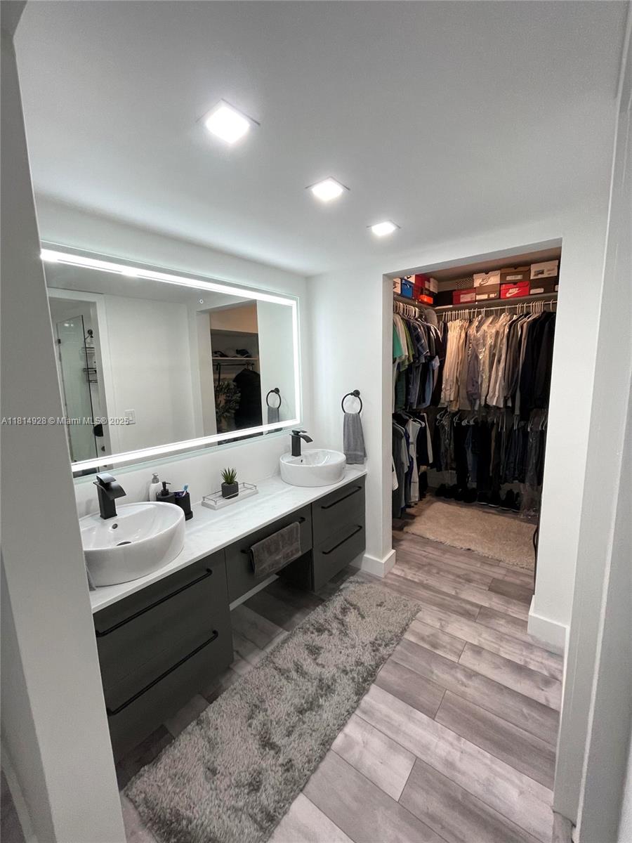VILLA GRANDE CONDO - Residential