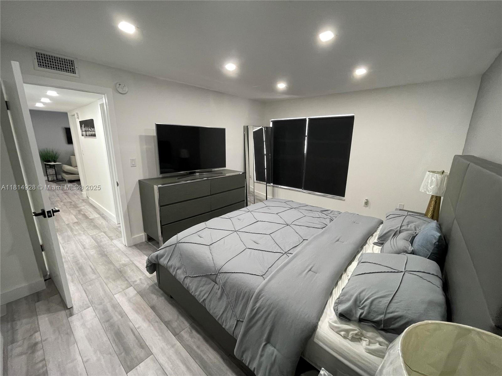 VILLA GRANDE CONDO - Residential