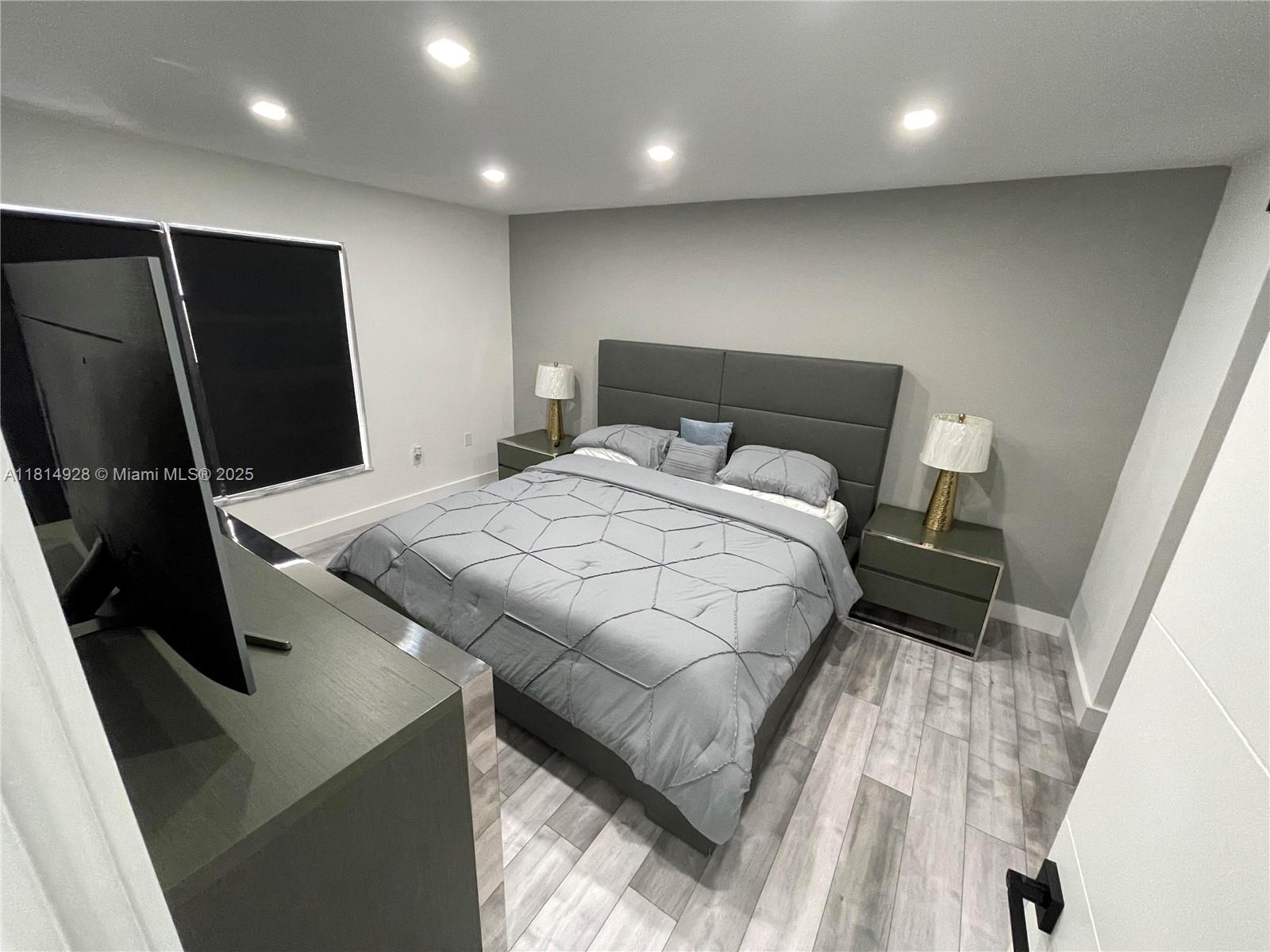 VILLA GRANDE CONDO - Residential