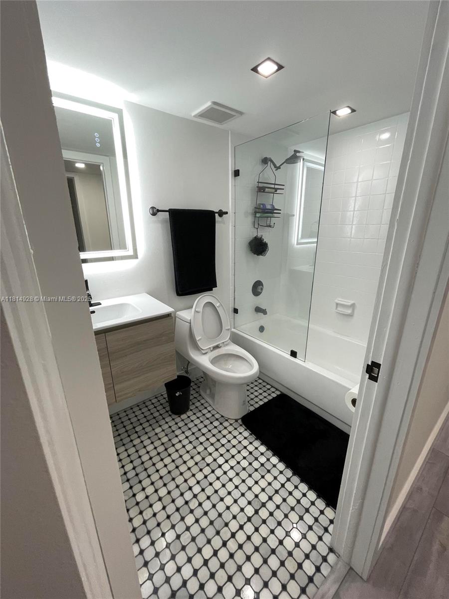VILLA GRANDE CONDO - Residential