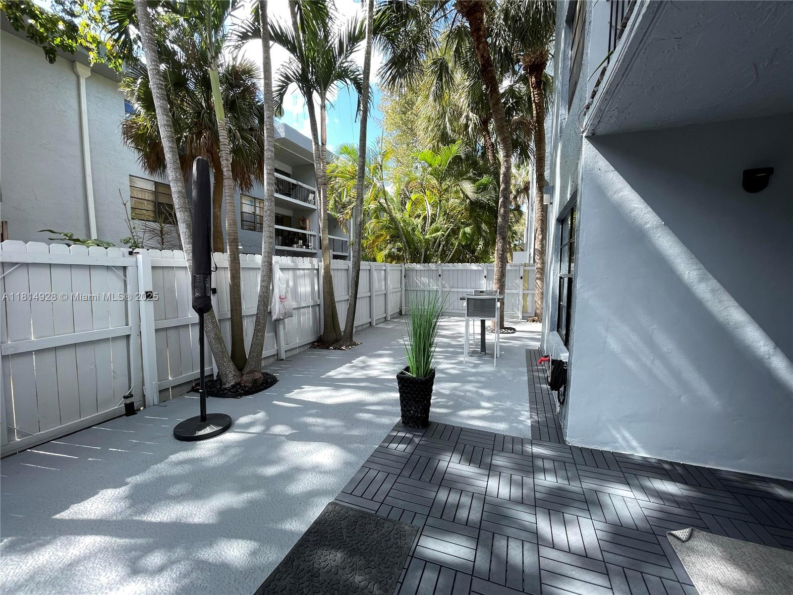 VILLA GRANDE CONDO - Residential