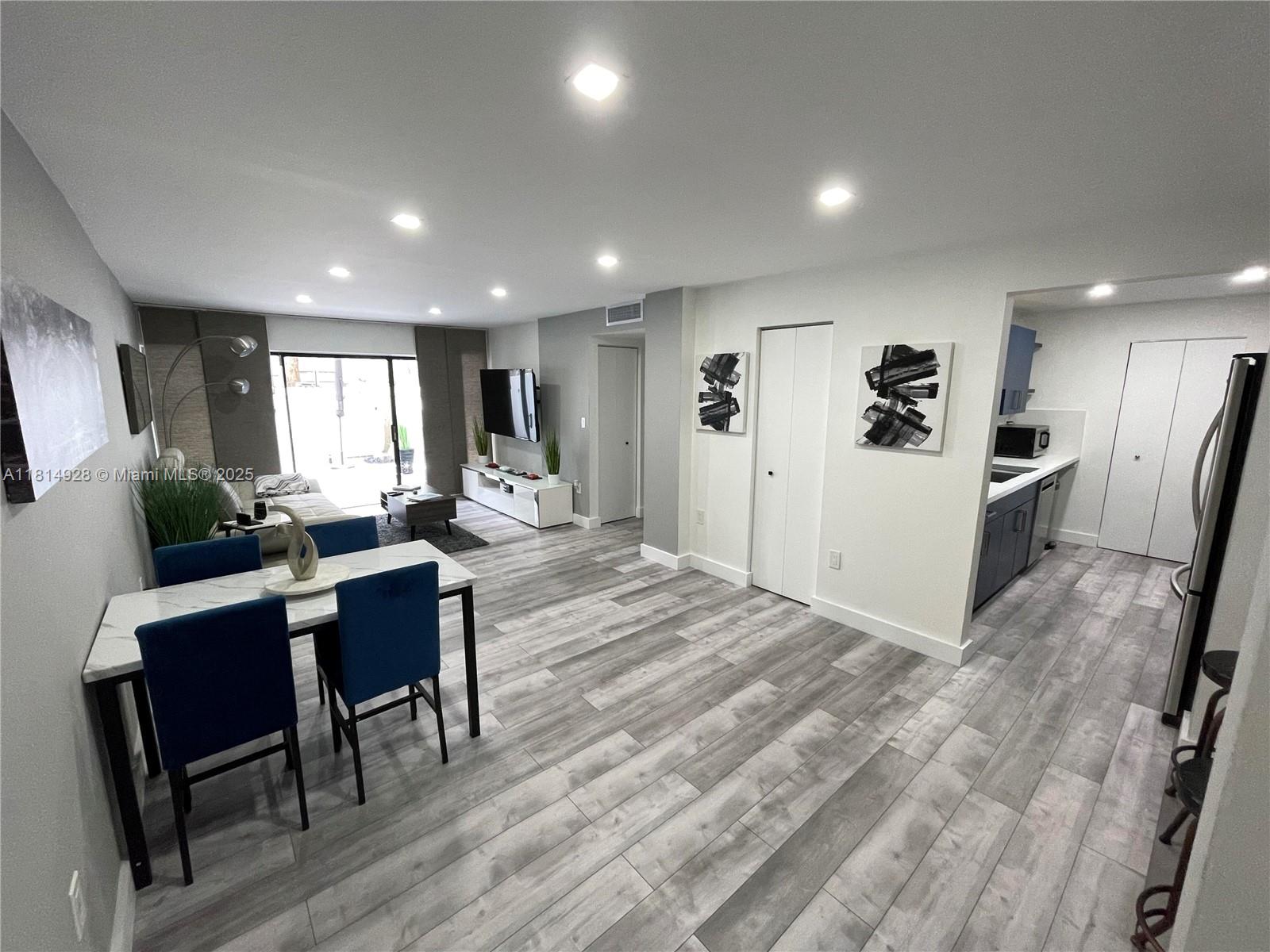 VILLA GRANDE CONDO - Residential
