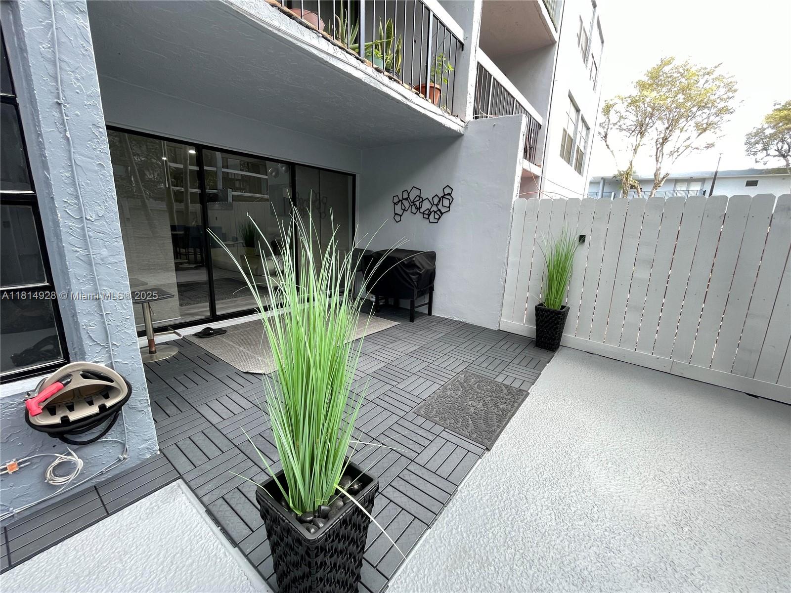 VILLA GRANDE CONDO - Residential