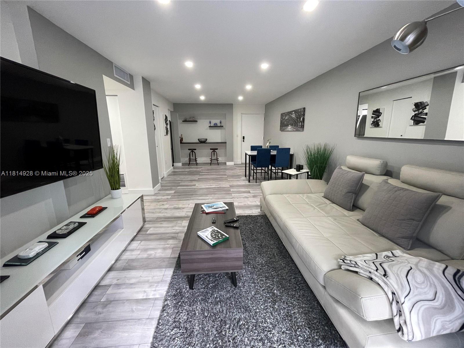VILLA GRANDE CONDO - Residential