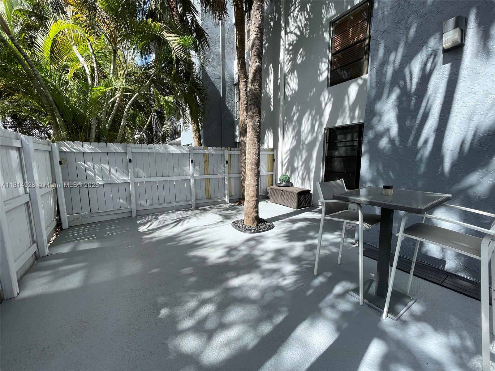 VILLA GRANDE CONDO - Residential