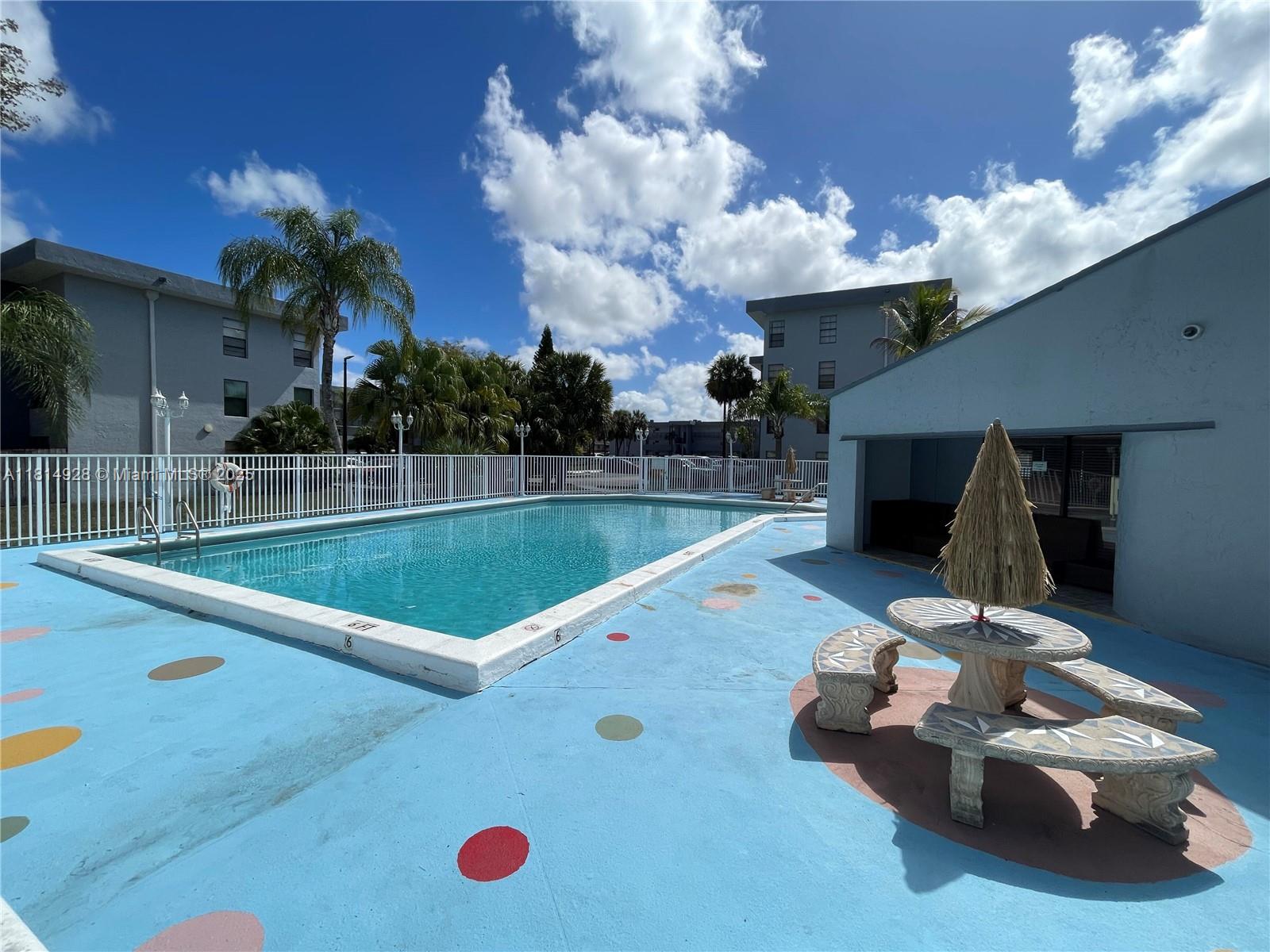 VILLA GRANDE CONDO - Residential