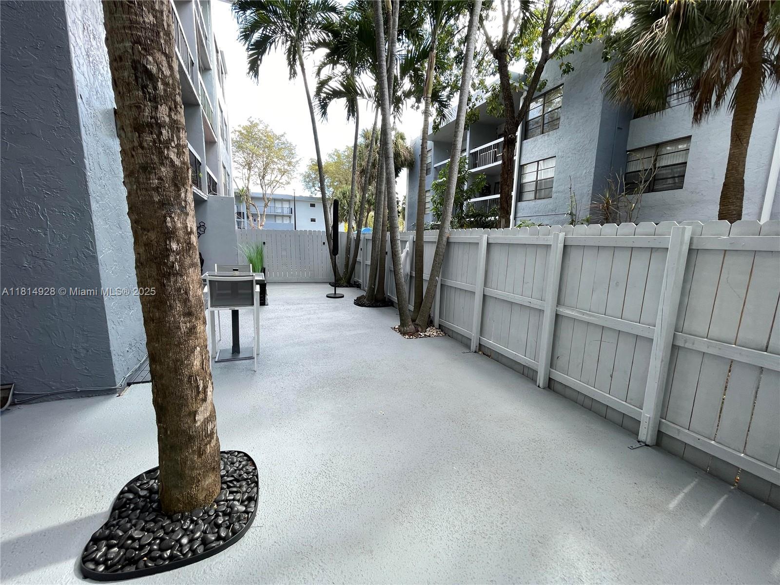 VILLA GRANDE CONDO - Residential