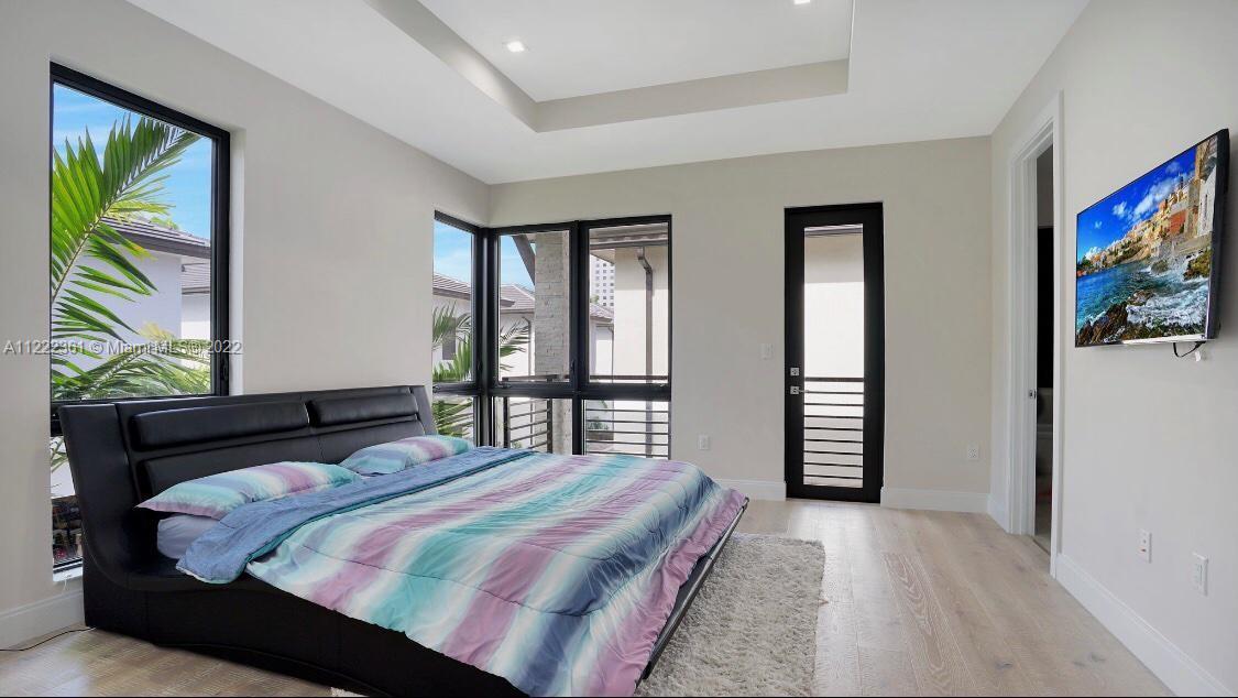 DOWNTOWN DORAL SOUTH PHAS - Residential