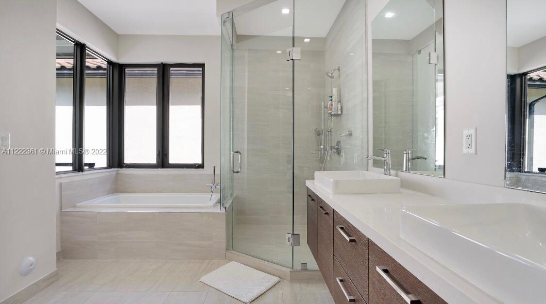 DOWNTOWN DORAL SOUTH PHAS - Residential